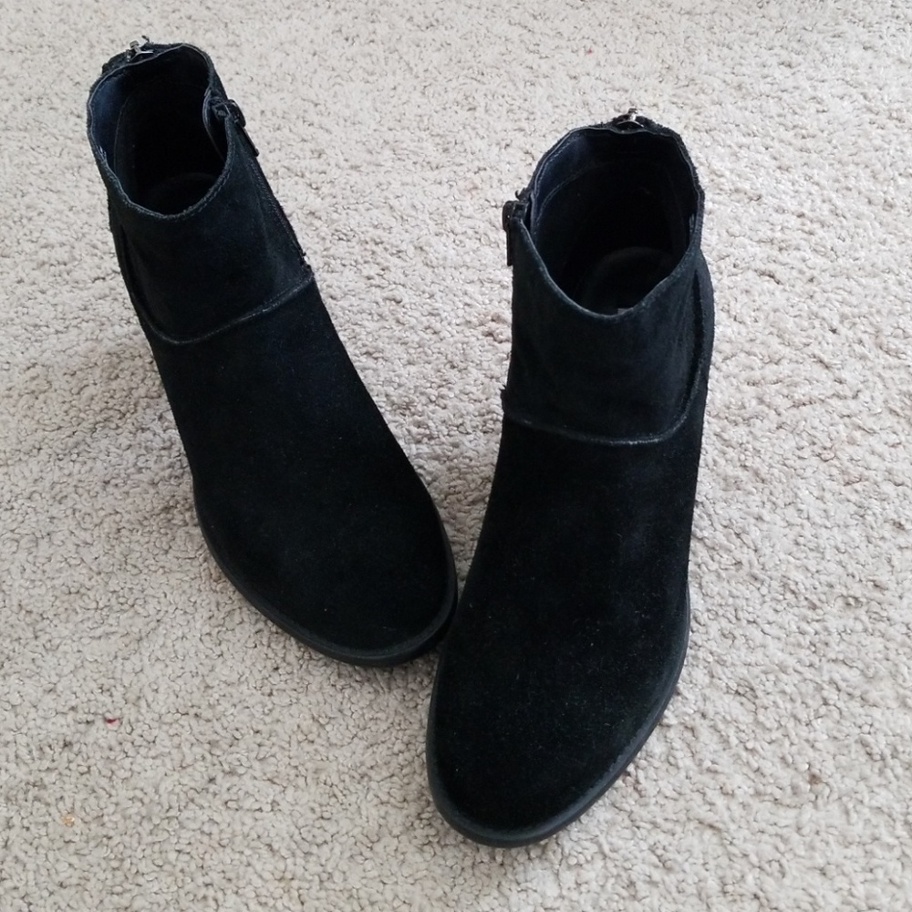 Steve Madden black suede booties 7.5size